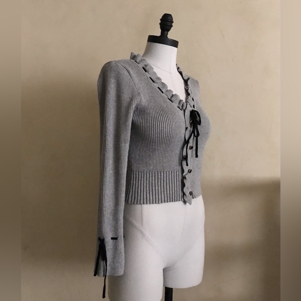 Gray Ribbed Knit Pullover - Picture 3 of 8